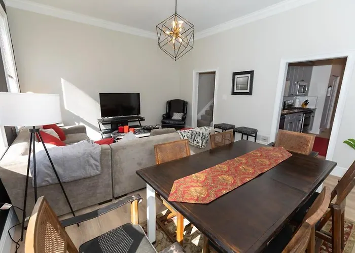 Historic & Sophisticated Walk To Casino Stadiums Apartment Pittsburgh