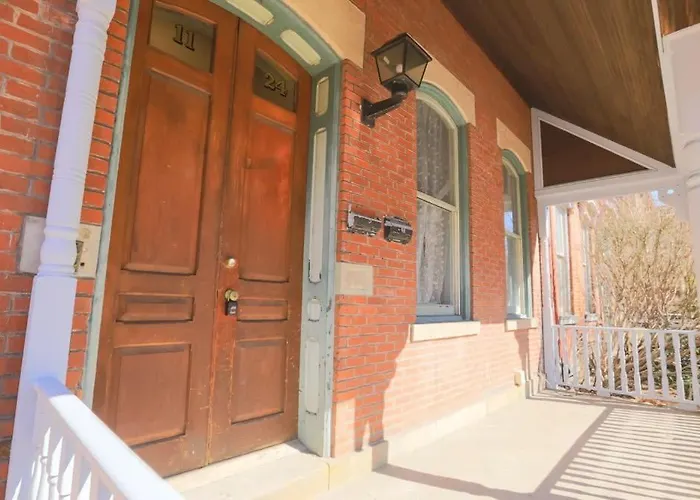 Historic & Sophisticated Walk To Casino Stadiums Apartment