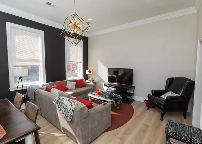 Historic & Sophisticated Walk To Casino Stadiums Apartment *